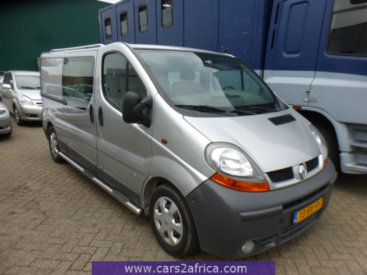 RENAULT Trafic 2.5 DCi 64865 used, available from stock