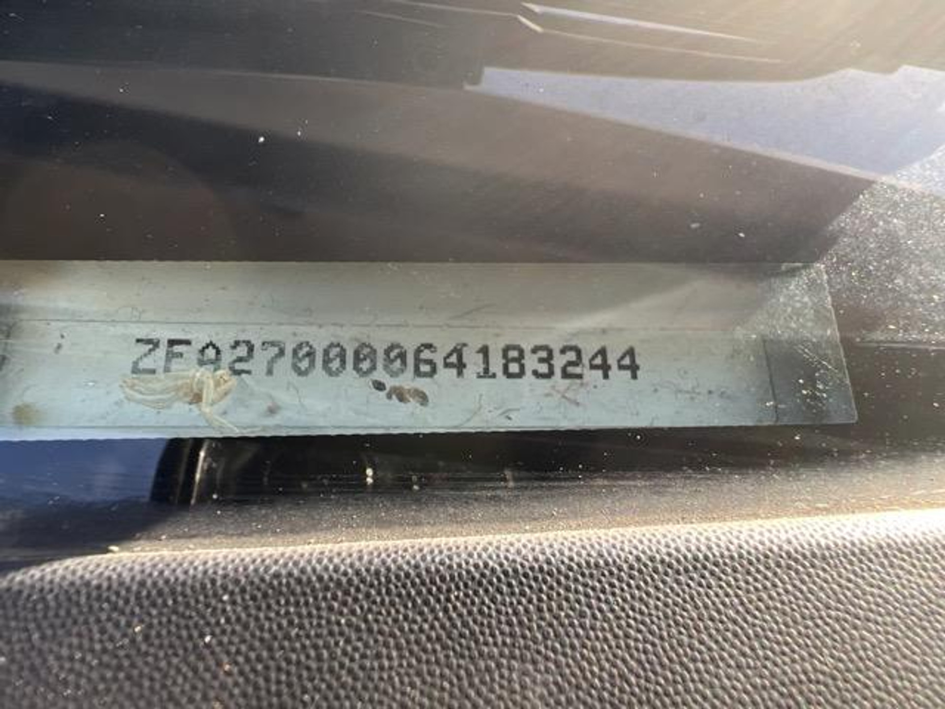 41049339-12.jpg