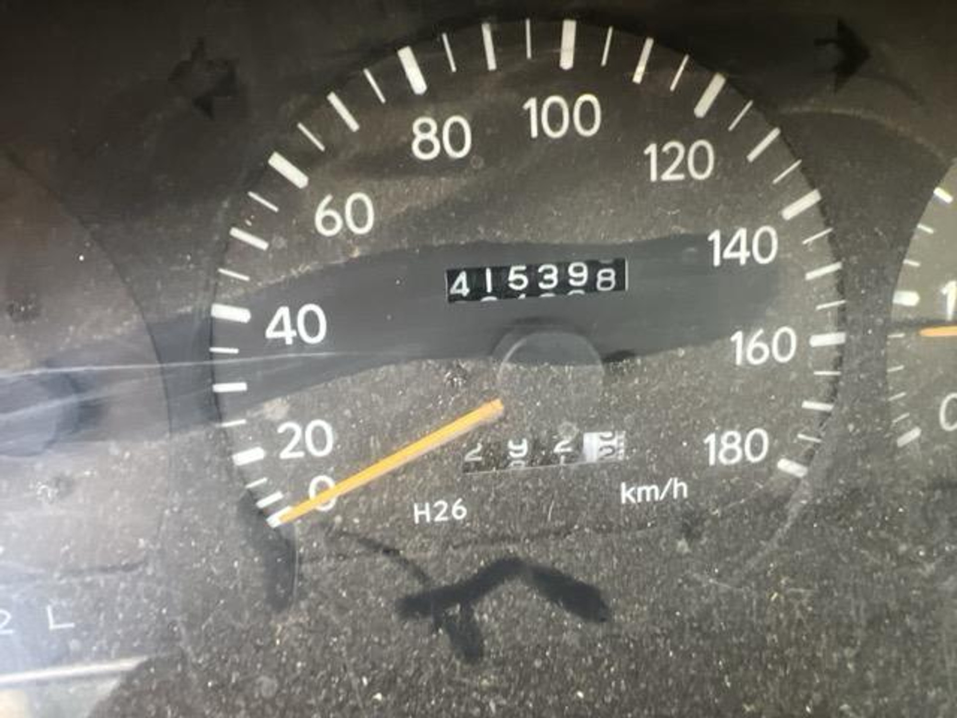 42053841-8.jpg