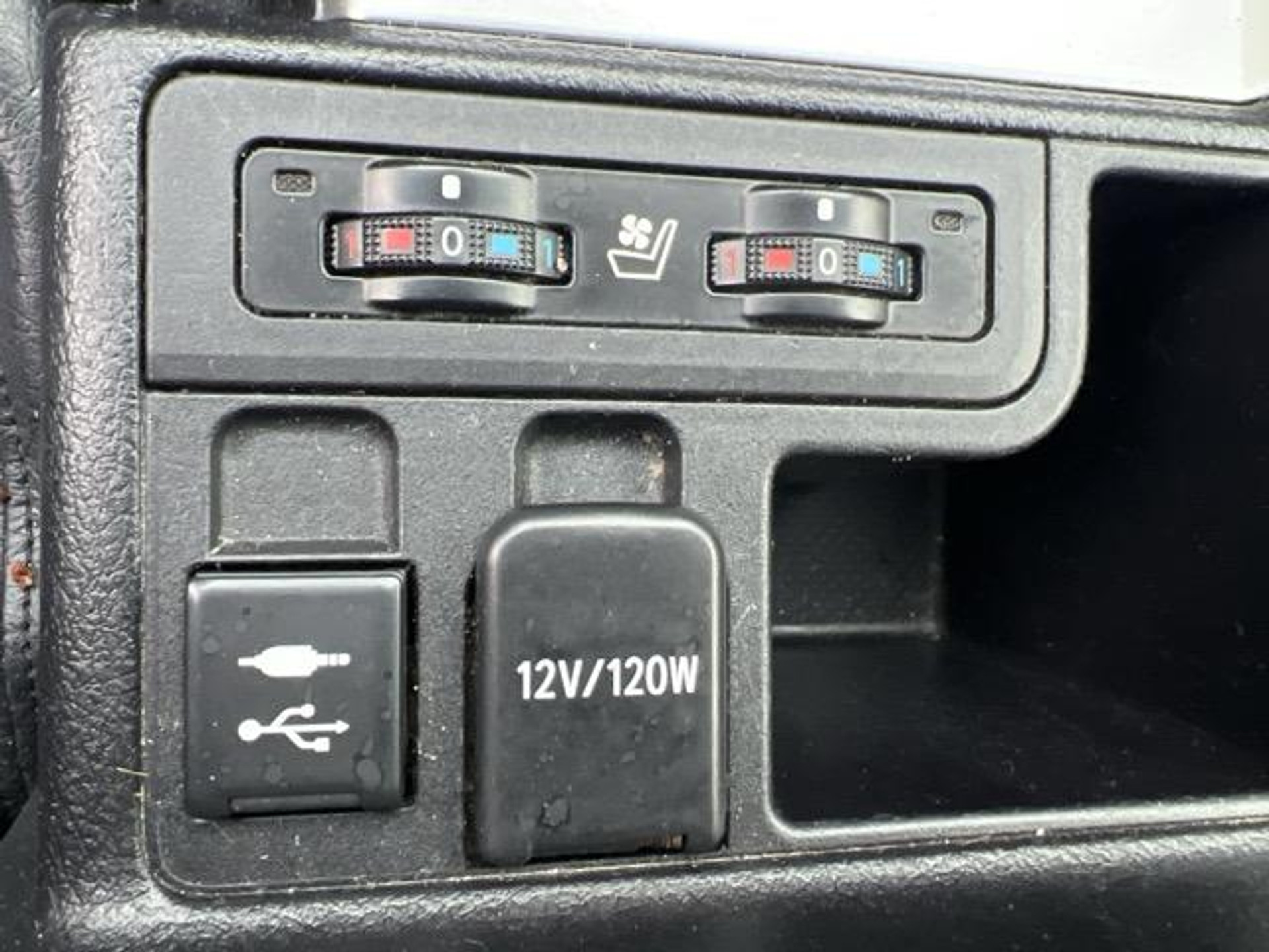 42618095-21.jpg