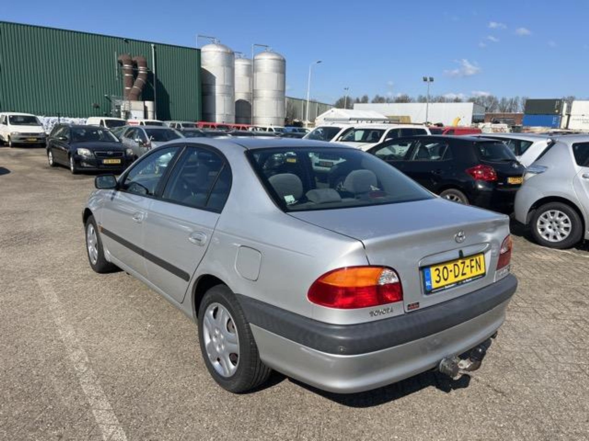 44115149-2.jpg