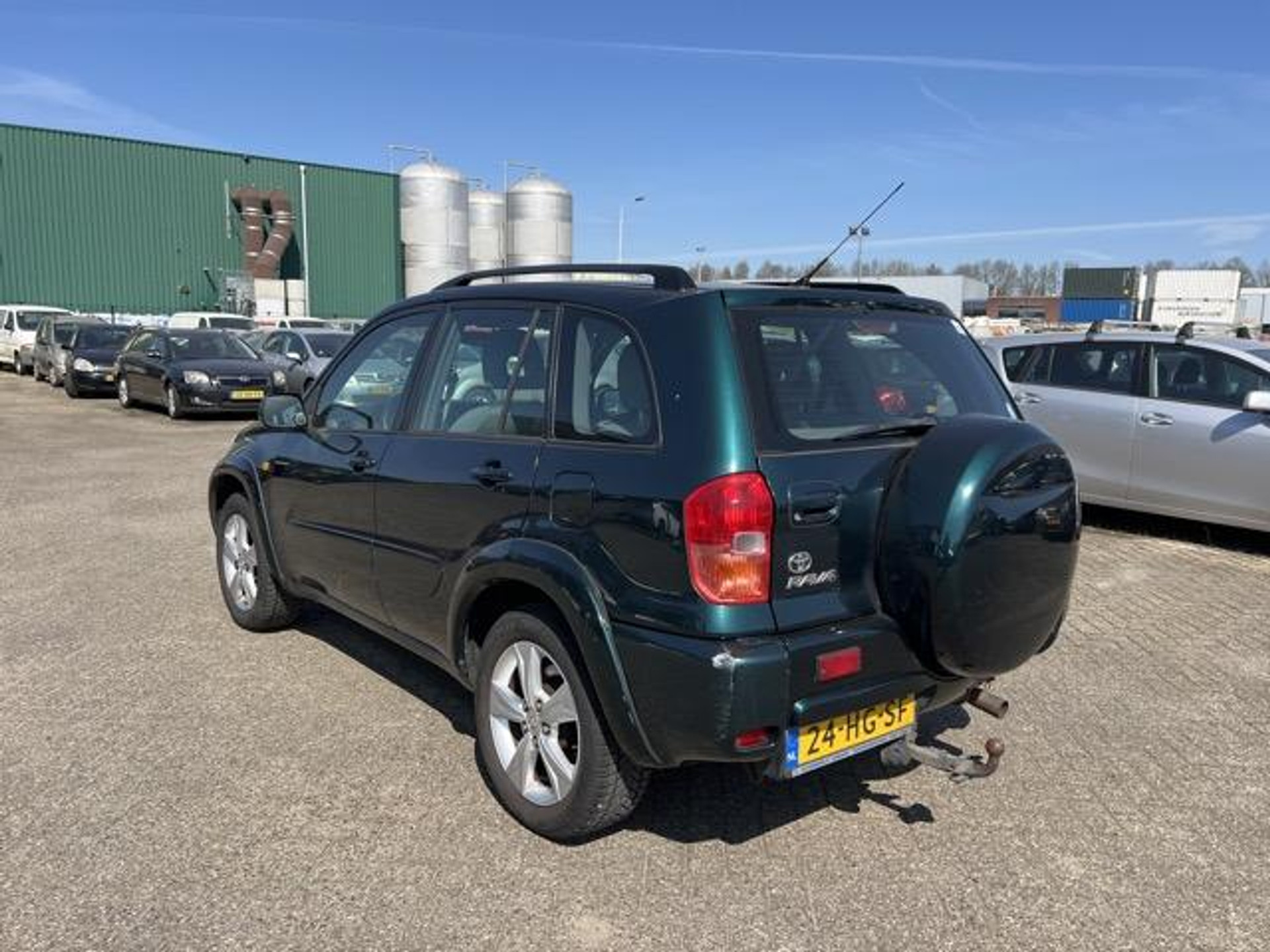 44121592-2.jpg