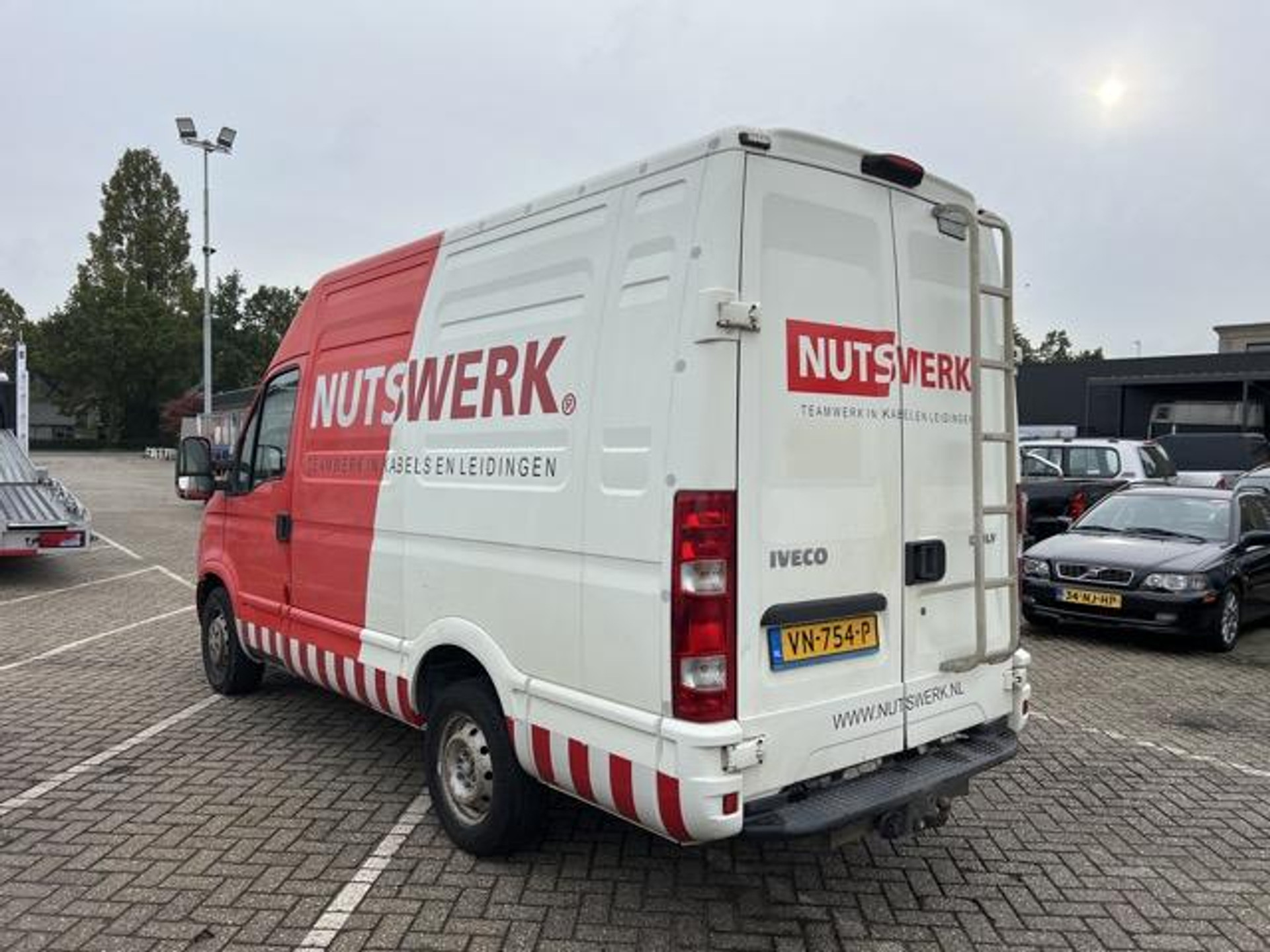 46480047-2.jpg