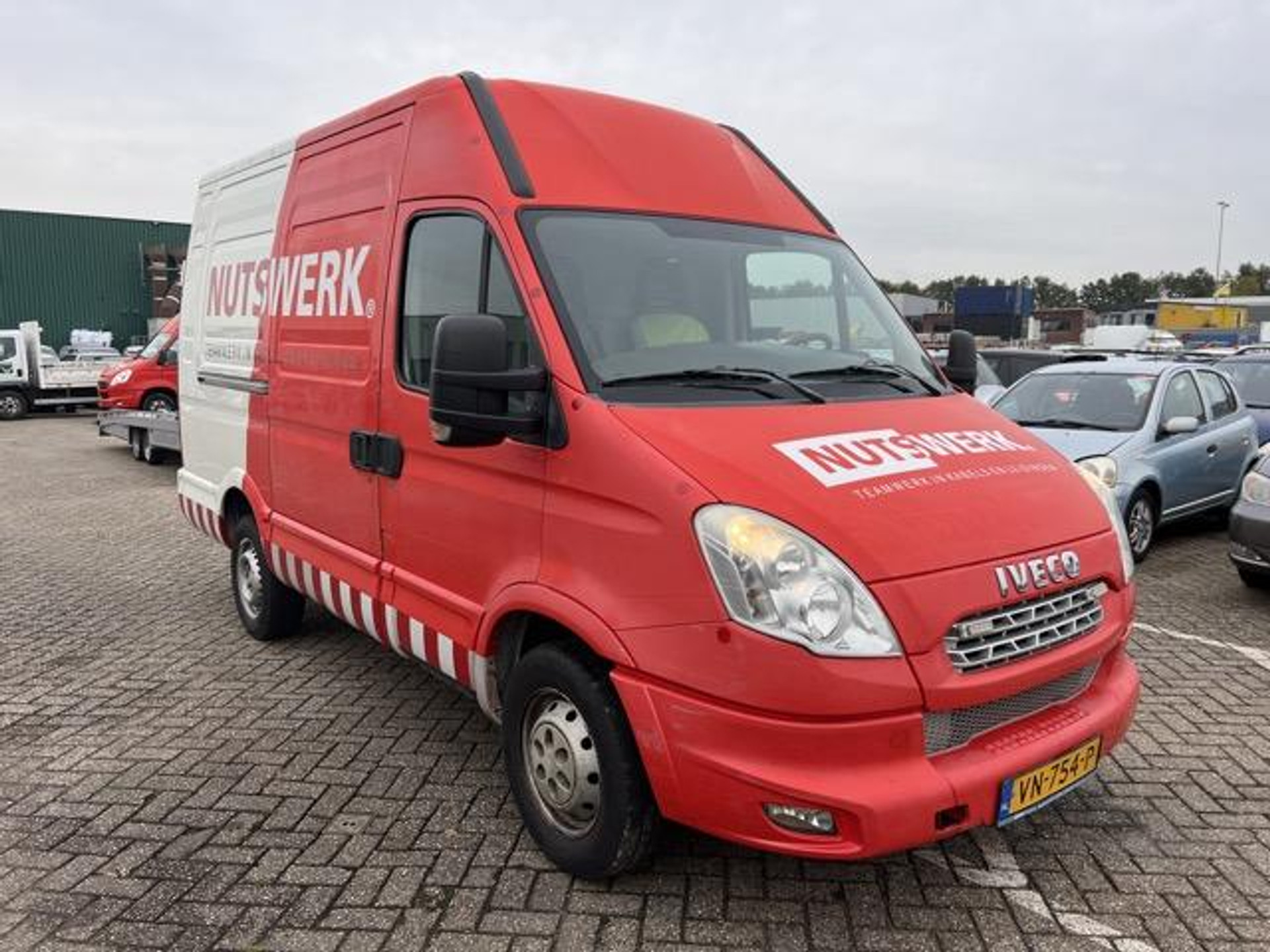46480047-5.jpg
