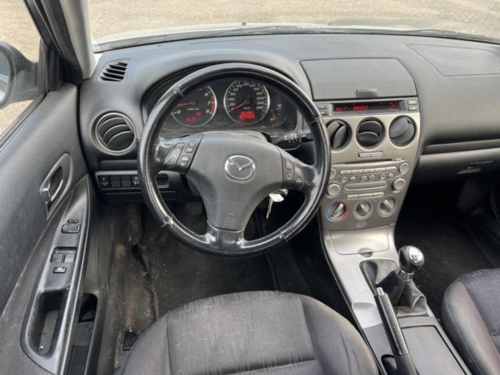 47035568-8.jpg