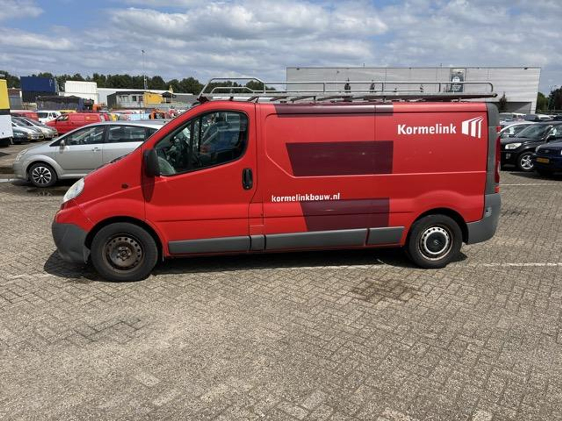 47508861-2.jpg