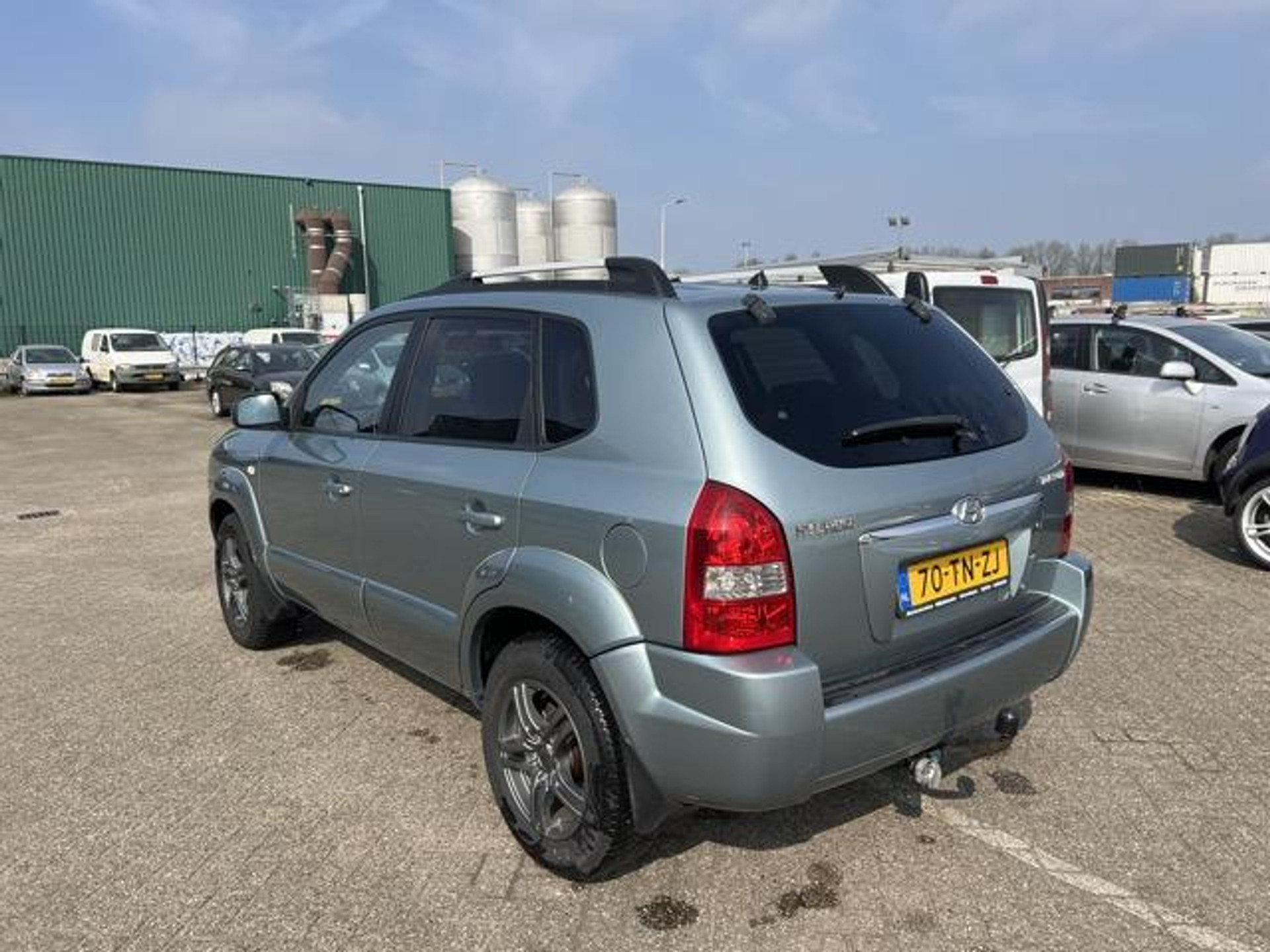 47558723-2.jpg
