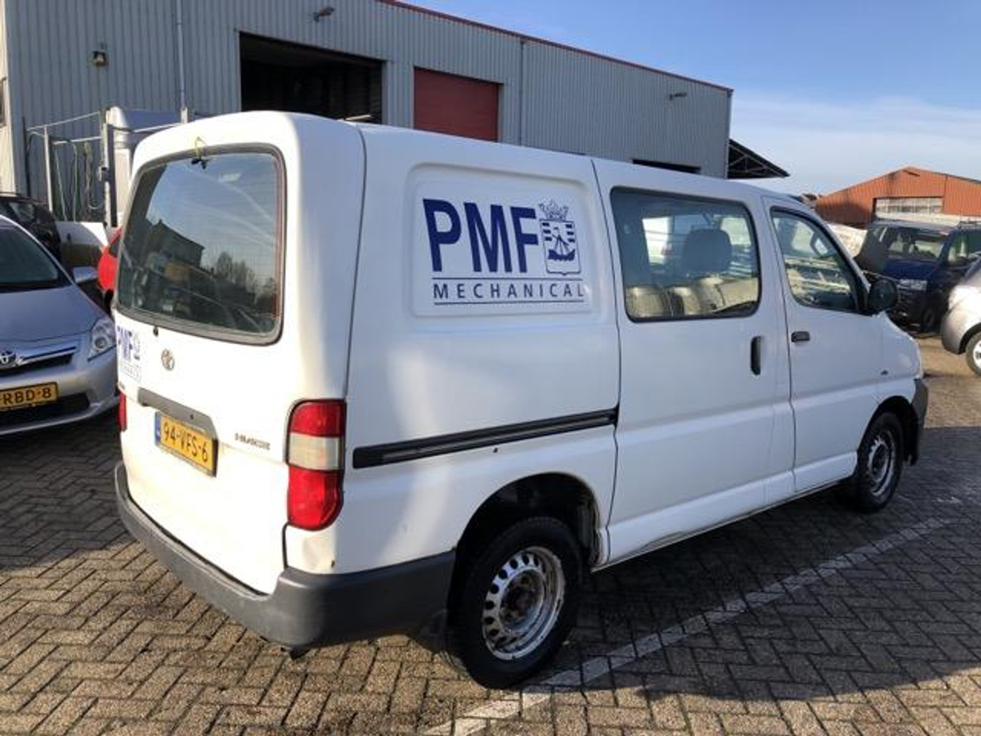 47870911-4.jpg