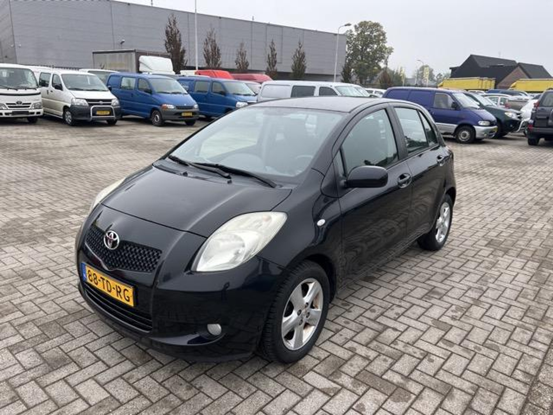 48305220-17.jpg