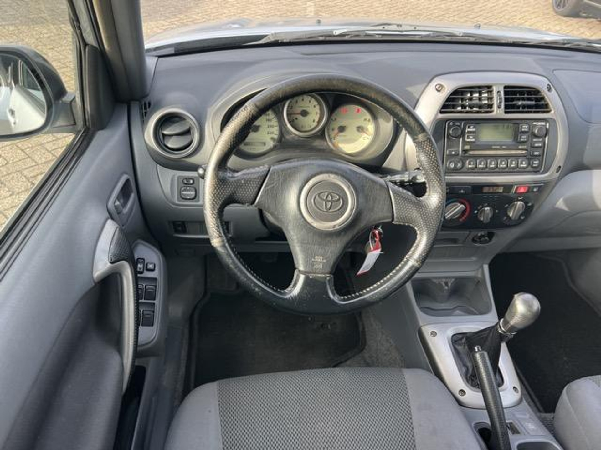 48592922-10.jpg