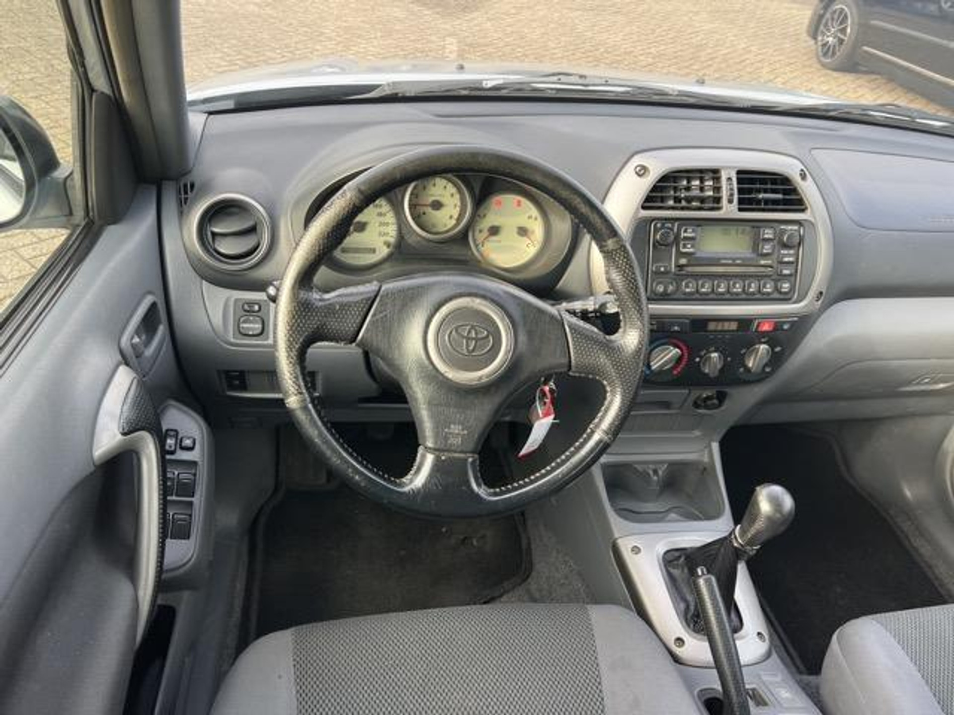 48592922-8.jpg