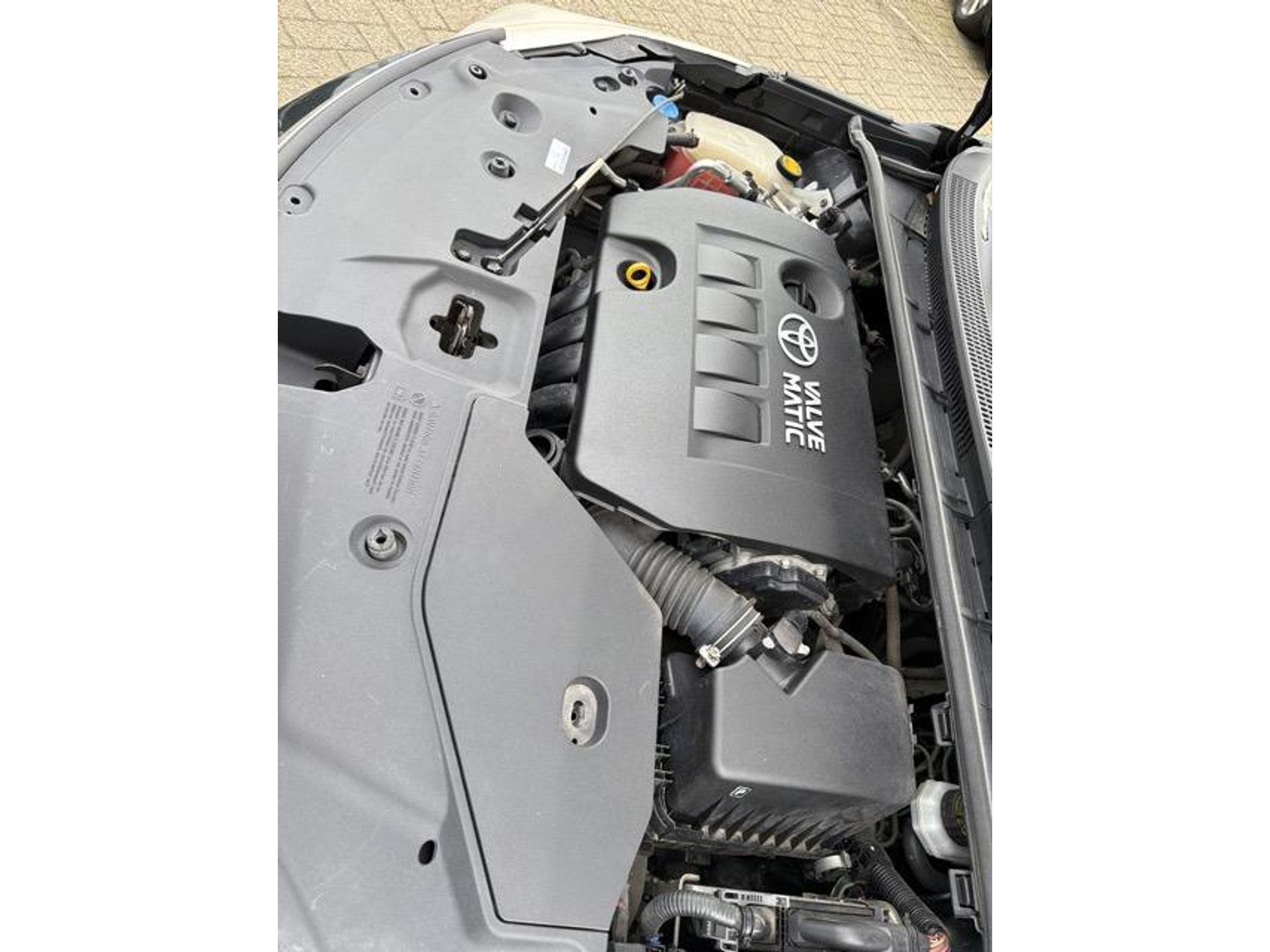 Used-Toyota-Avensis-1.8 VVTi Dynamic