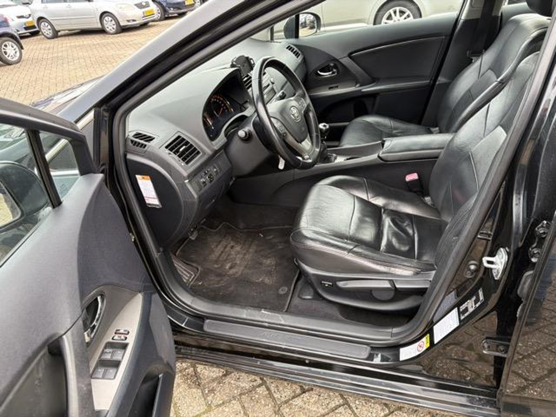 Used-Toyota-Avensis-1.8 VVTi Dynamic